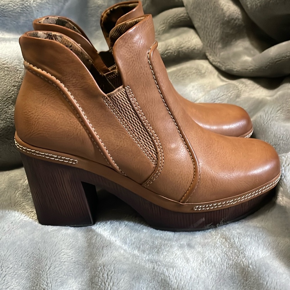 Ladies Korks booties